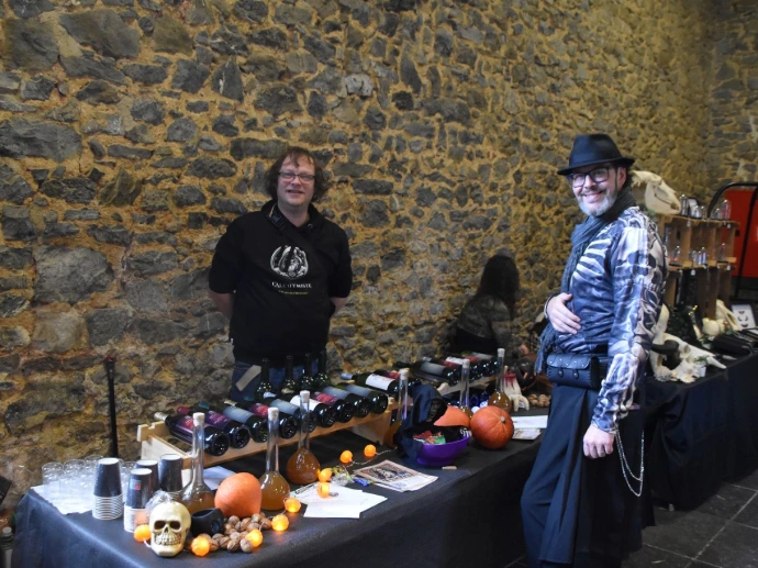 stand L’Alchymiste lors d’un marché artisanal en Belgique
